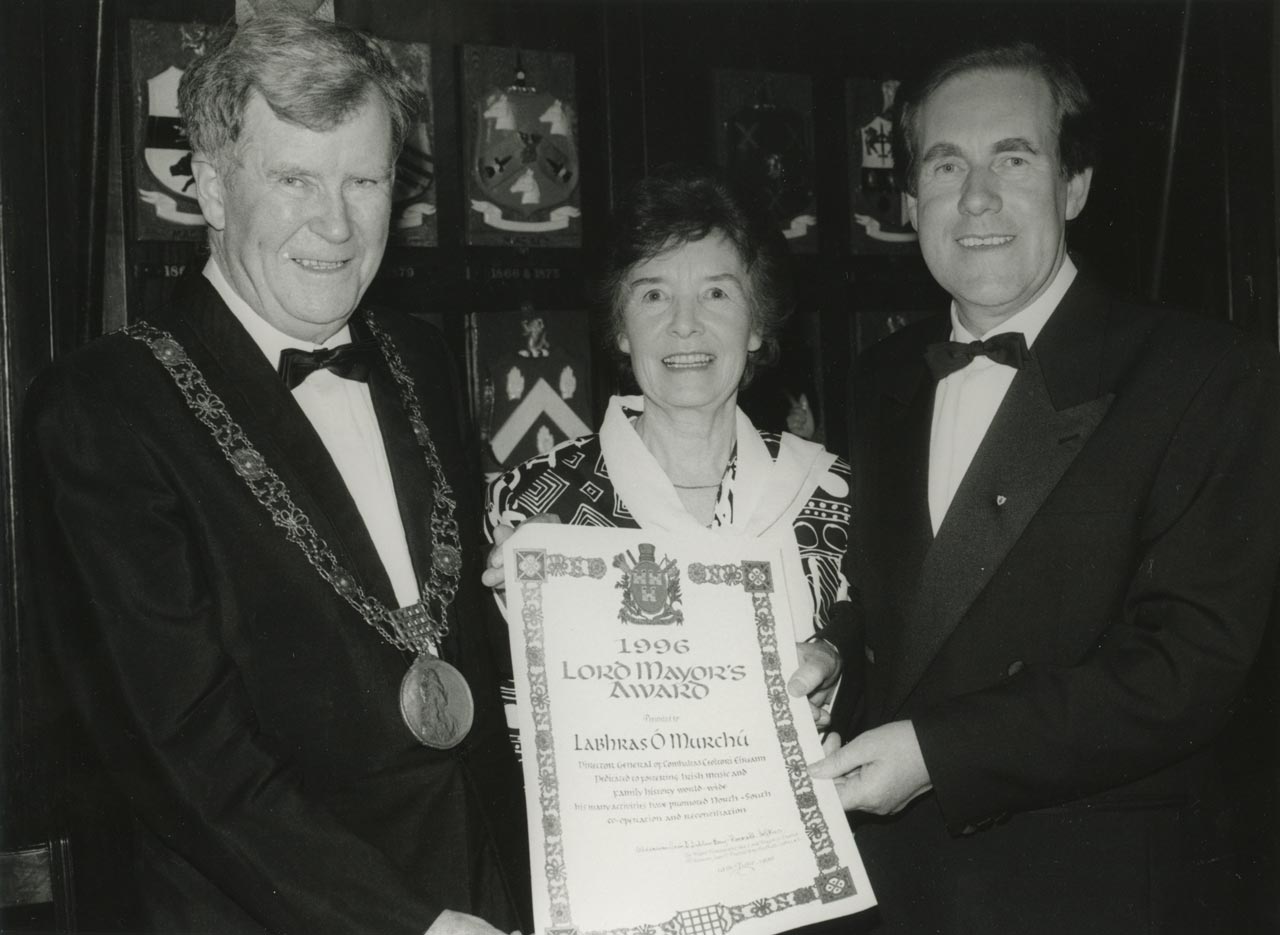 Labhrás Ó Murchú with Una receiving The Dublin Civic Honour Award presented by Lord Mayor Sean Dublin Bay Loftus.